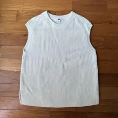 ★UNIQLO ニットベスト ホワイト Sサイズのサムネイル