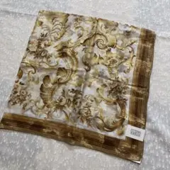 7-17.ルチアーノソプラーニ　ゴールドボタニカルモチーフ　シルクスカーフ