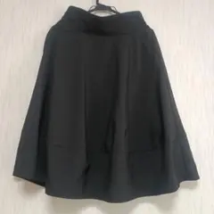 黒いフレアスカート ひざ丈