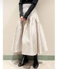 SNIDELデザインミディアムボリュームスカート フレアスカート