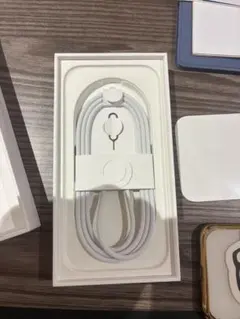 Apple純正品iPhone16付属品　ホワイト 充電ケーブル