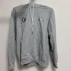 グレー フード付きパーカー ロゴ入り