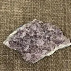 【2kg】アメジスト ずっしりクラスター 原石 天然石　大きい 2kg】アメジスト ずっしりクラスター 原石 天然石 大きい - メルカリ
