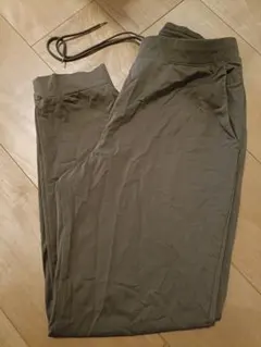 ユニクロ ウルトラストレッチアクティブジョガーパンツ ベージュ　L