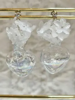 157)水入り ガラス ドーム 花 ハート 銀 シルバーピアス