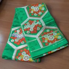 昭和レトロ、鮮やかな緑色 袋帯 菊文様 六角形 金糸使用のサムネイル