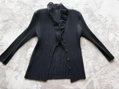 ISSEY MIYAKE プリーツ　ボレロ・カーディガン　ブラックのサムネイル