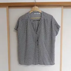 ユニクロ　UNIQLO　白黒幾何学模様 シャツ　フレンチスリーブ　L
