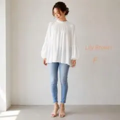 Lily Brown ギャザーブラウス 白 オフショル F ボリューム袖のサムネイル