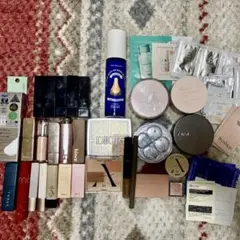 化粧品とメイク道具のセット