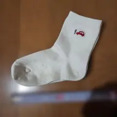 ファミリア　白　車柄　キッズ靴下 車の刺繍 １５センチ