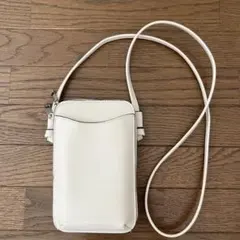 新品✨️ DOSARRIBAスマホショルダーバッグ アイボリー アヒルチャーム 