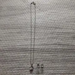 シルバーネックレスとピアスセット