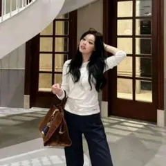 ホワイトリブ編み長袖ニット