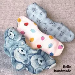 76. スタイ　よだれかけ　3枚セット　ハンドメイド　リバーシブル　くま　苺