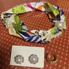 三点セット:真珠ピアス、18Kメッキゆびわ，真珠スカーフ