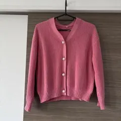 ジーユー　ピンク ボタン付きニットカーディガン