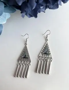 値下げ　三角形　個性的　シェル　タッセル　エキゾチック　シルバーピアス