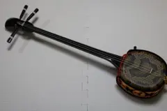 美品】沖縄三線 三味線 本蛇革 ソフトケース付 民族楽器 弦楽器 替弦