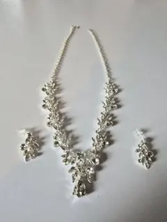 ブライダルアクセサリー　ネックレス・ピアスセット