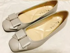 DIANA WELL FIT　レザーリボンパンプス　23.0 　グレーのサムネイル