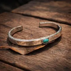 ターコイズ調デザイン シルバーバングル インディアンジュエリー ナバホ系 彫刻