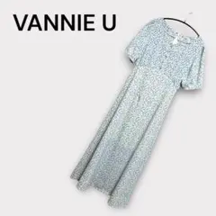 VANNIE U ヴァーニーユー　花柄 半袖　カットソー　ワンピース　Aラインのサムネイル