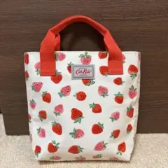 cath kids キャスキッズ　いちごトートバッグのサムネイル