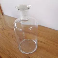 古いガラス栓の瓶　薬品瓶