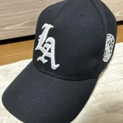 LAロゴ刺繍ベースボールキャップ 黒