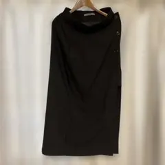 黒いボタン付きタイトスカートのサムネイル