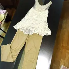 【2つセット！】UNIQLOベージュパンツ＆白ノンスリーブトップス♡ユニクロ♡