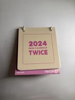 TWICE 2024年 卓上カレンダーのサムネイル