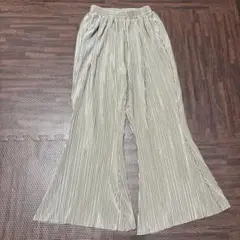 リエディ美品サテンプリーツフレアパンツ　低身長SCサイズ　ベージュ