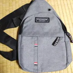 グレー スリングバッグ