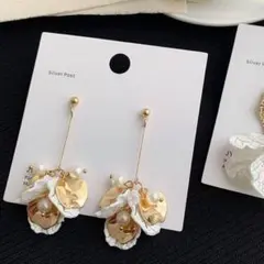 ロングピアス　花びら　パール　ゴールド　結婚式　成人式　パーティー　発表会