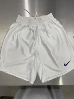 Nike ホワイト ハーフパンツ