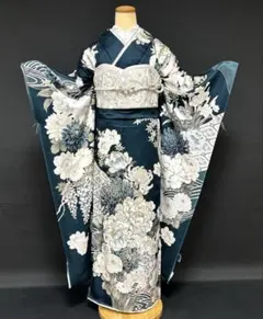 牡丹に菊、藤に流水の上品な振袖フルセット - メルカリ