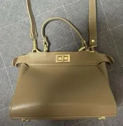 レディース　ショルダーバック　人気のベージュカラー