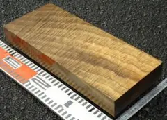 ハダ、光沢ある木肌、濃厚黄緑色、ギラギラ虎杢多で見栄えあり！長33cm