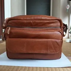 ブラウンレザーショルダーバッグ　メンズ