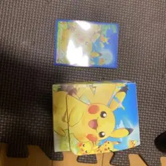 ピカチュウデザインカードボックスとピカチュウのスリーブ