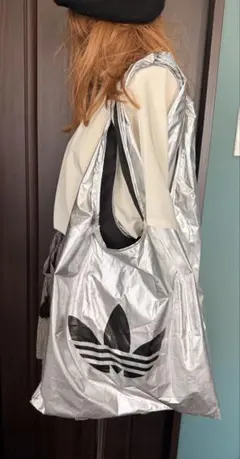 新品 adidas 韓国 限定 トート バッグ 日本未入荷 シルバー アディダスのサムネイル
