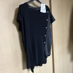 釦デザインアシメニット　イェッカヴェッカ　半袖　YECCA VECCA ブラック