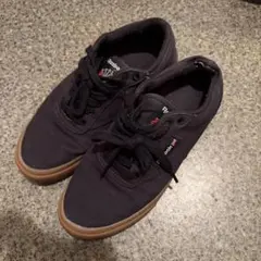 Reebok 黒 ローカットスニーカー
