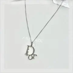 【新品未使用】DIOR ディオール ロゴ シルバー アクセサリーチャーム 正規品のサムネイル