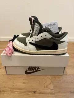 Travis Scott × Jordan 1 