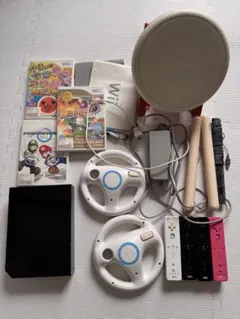 Wii本体とゲームソフト、リモコン、ハンドルセット