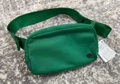 【新品タグ付き】ウエストポーチ　緑　グリーン　バックのサムネイル