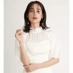 【新品未使用】SNIDEL パフスリーブ ホワイトトップスのサムネイル